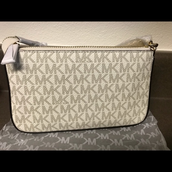 SOLD Michael Kors Clutch - Picture 5 of 5